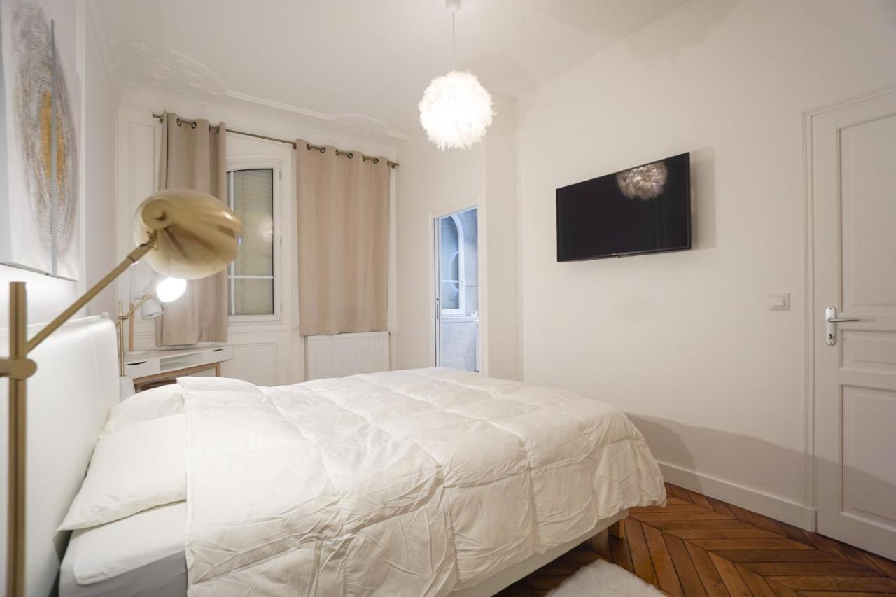 Modern Duplex Close To The Eiffel Tower Paris Exterior photo